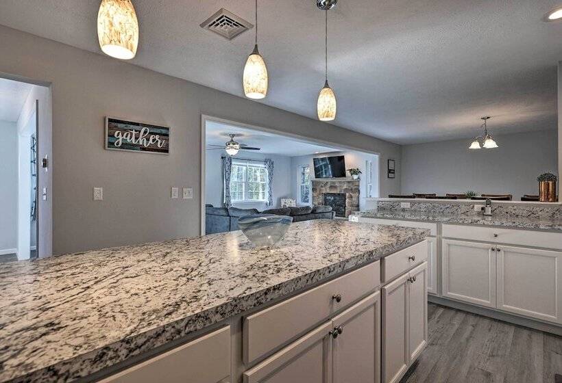 Family Friendly Arrowhead Lake Home W/ Kayak!