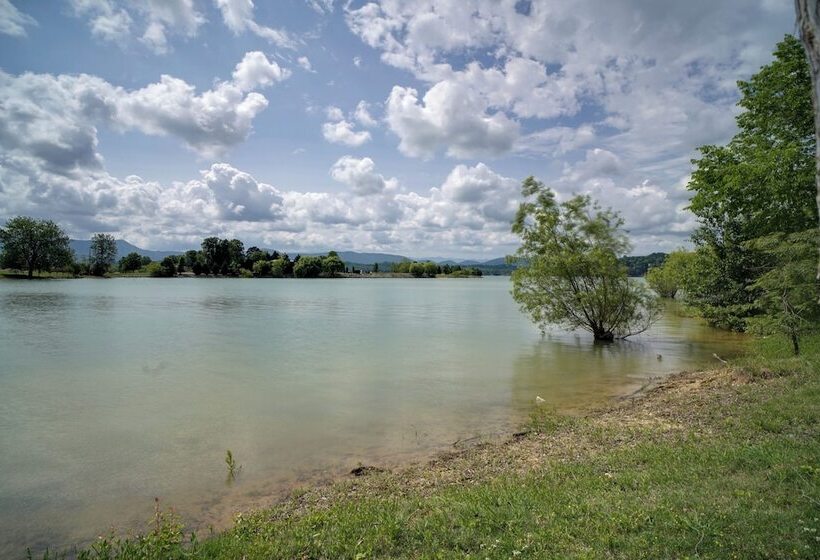 Lakefront Cabin In Dandridge W/ Fire Pit & Grill!