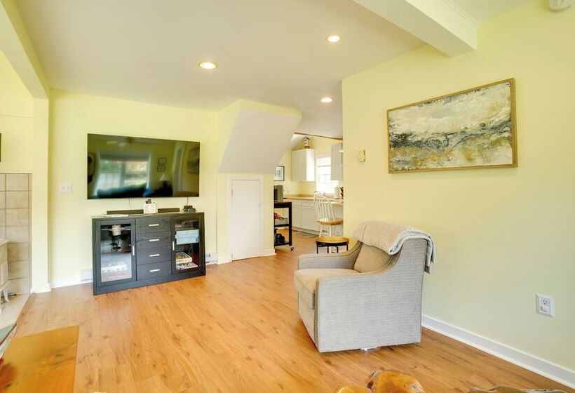 Family Friendly Cottage, Walk To The Beach!