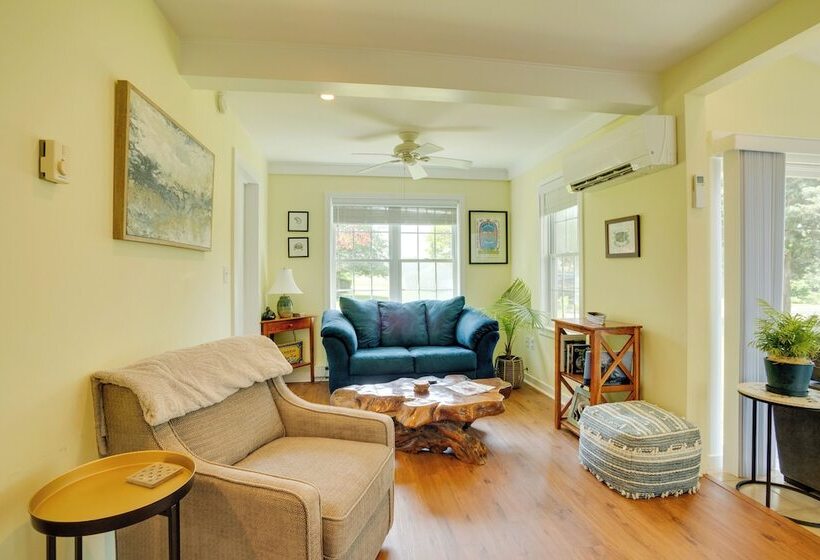 Family Friendly Cottage, Walk To The Beach!