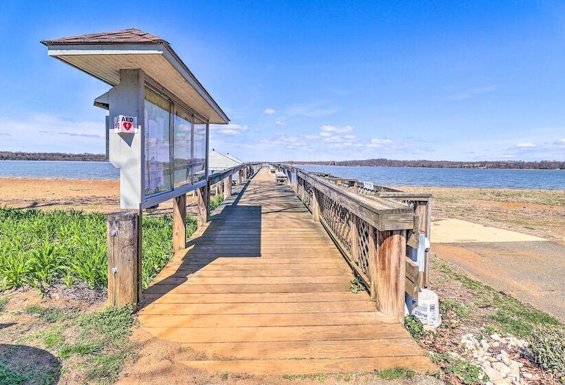 Family Friendly Cottage, Walk To The Beach!