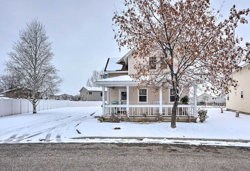 Family Friendly Logan Farmhouse W/ Yard & Near Usu