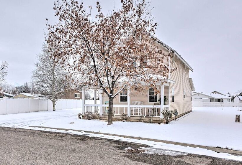 Family Friendly Logan Farmhouse W/ Yard & Near Usu
