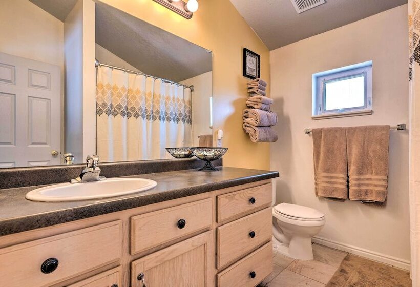 Family Friendly Logan Farmhouse W/ Yard & Near Usu