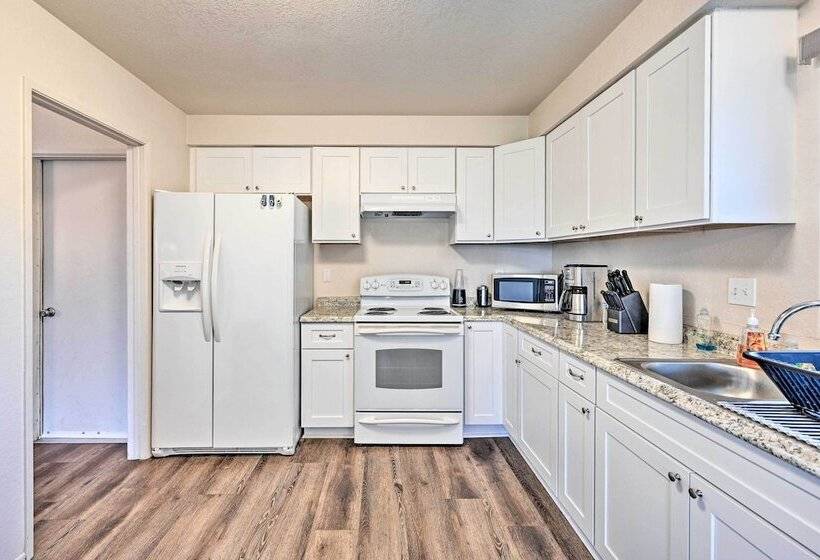 Family Friendly Oceanside Home: 5 Mi To Beach