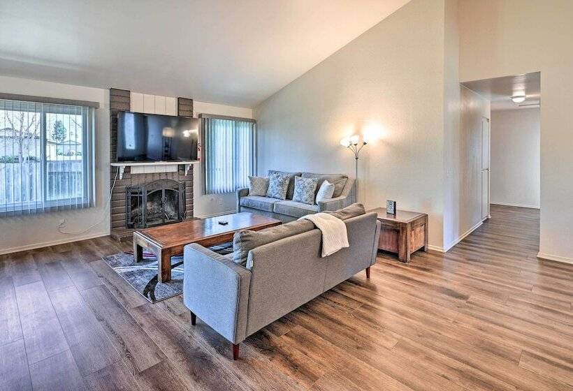 Family Friendly Oceanside Home: 5 Mi To Beach