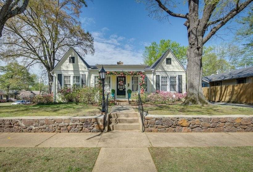 The Pink Azalea    Tyler Home W/ Yard + Patio!