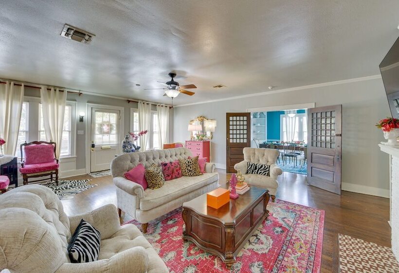 The Pink Azalea    Tyler Home W/ Yard + Patio!