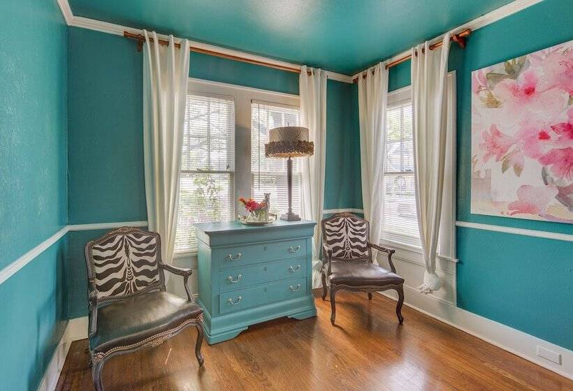 The Pink Azalea    Tyler Home W/ Yard + Patio!