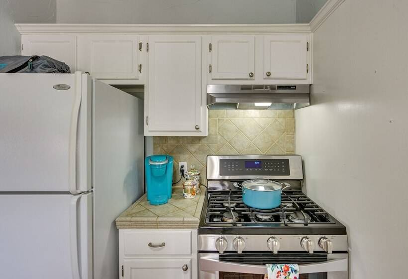 The Pink Azalea    Tyler Home W/ Yard + Patio!