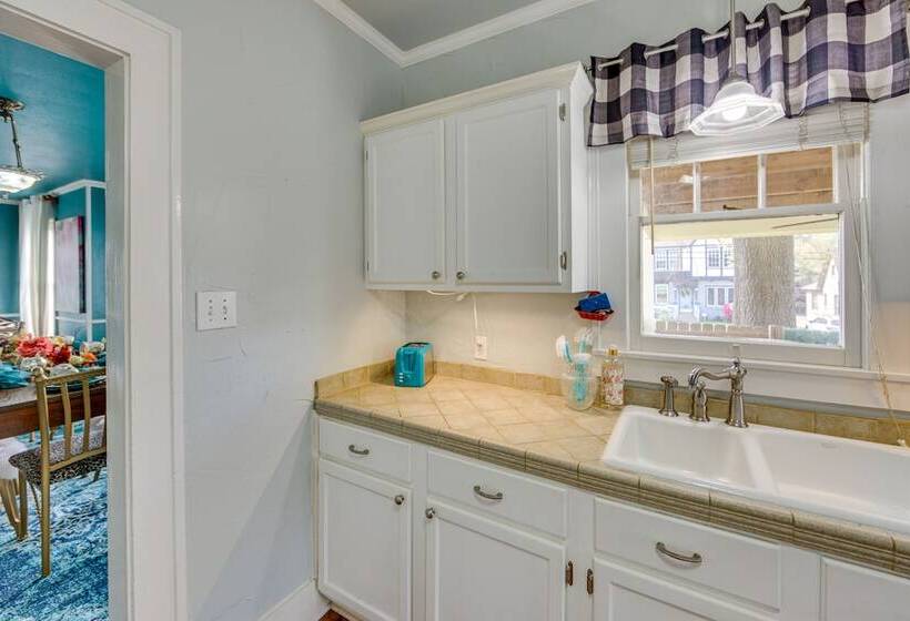 The Pink Azalea    Tyler Home W/ Yard + Patio!