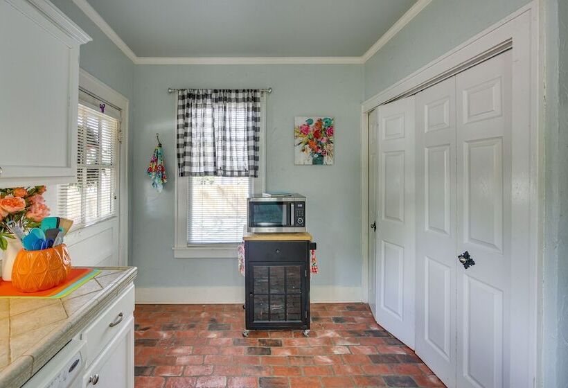 The Pink Azalea    Tyler Home W/ Yard + Patio!