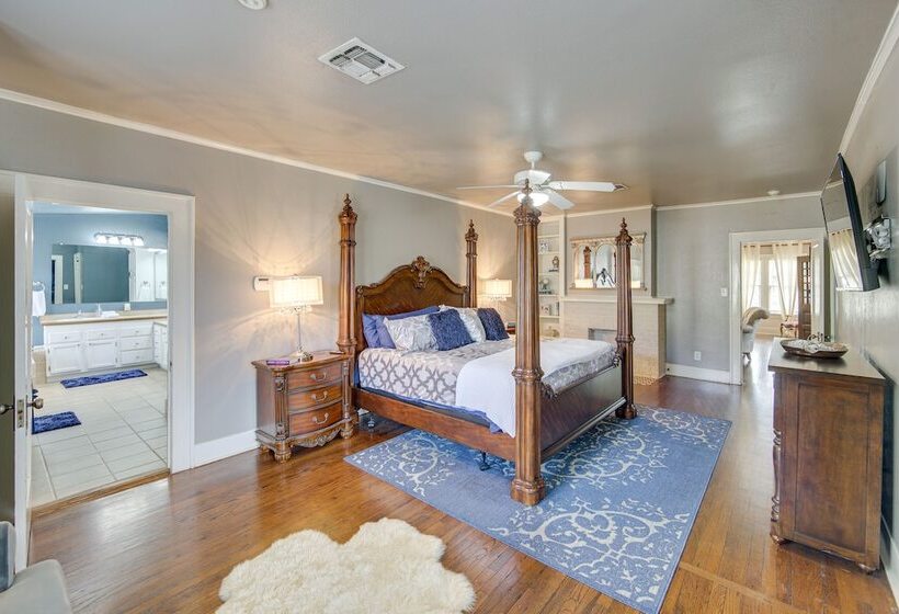 The Pink Azalea    Tyler Home W/ Yard + Patio!