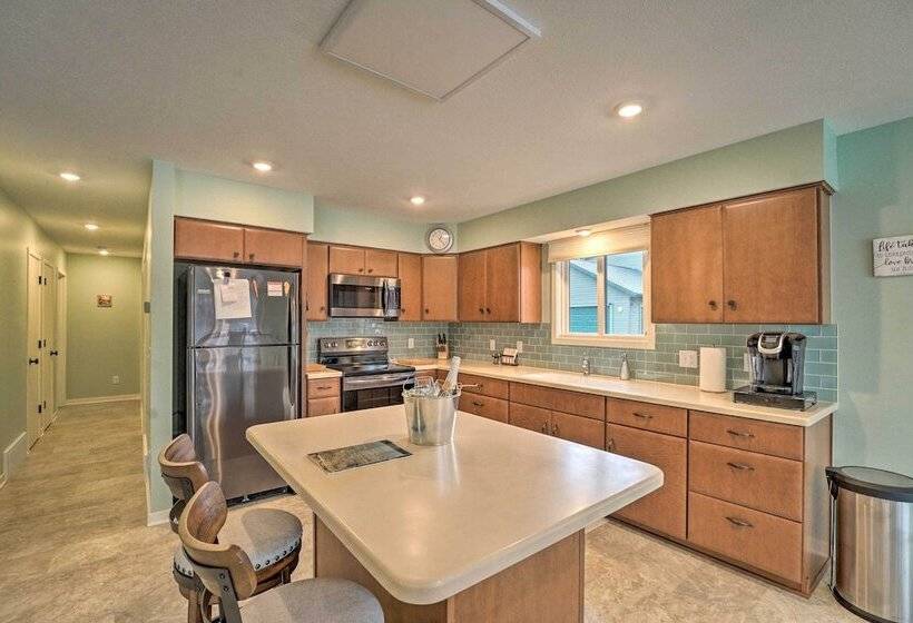 Family Home On Crystal Lake W/ Private Beach!