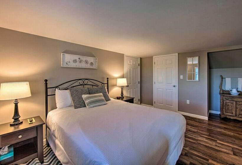 Family Home W/sunroom & Hot Tub, 12mi To Lancaster