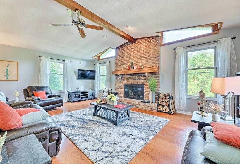 Family Friendly Brookville Home W/ Hot Tub!