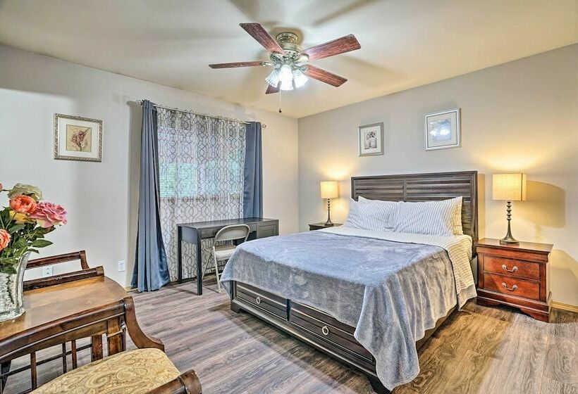 Familyfriendly Everett Home Near Puget Sound