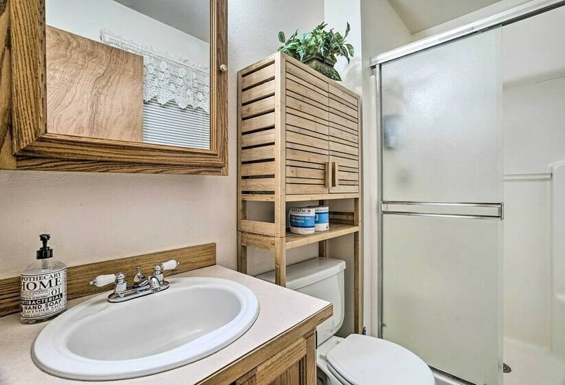 Familyfriendly Everett Home Near Puget Sound