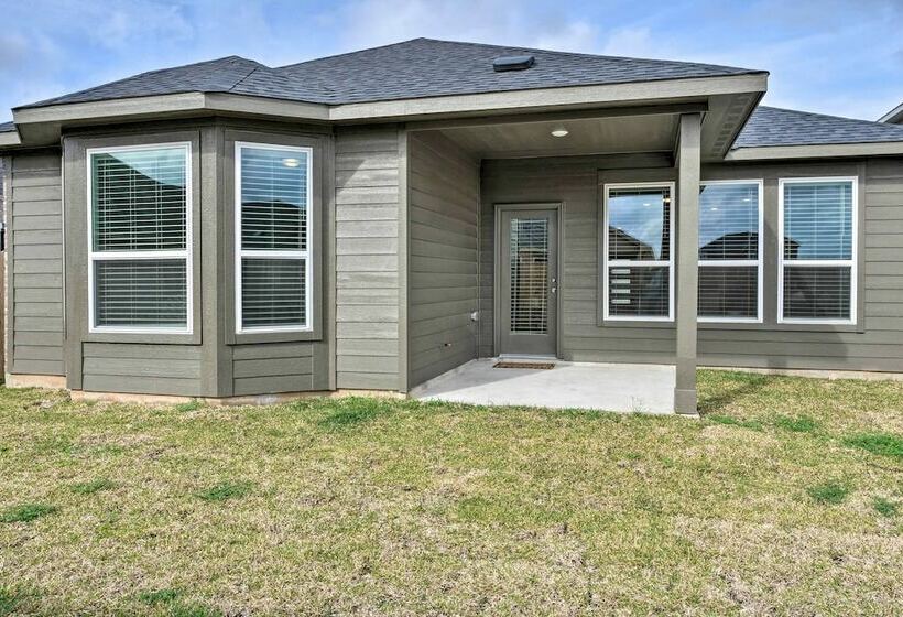 Family Friendly Home ~ 25 Mi To Dtwn Houston!