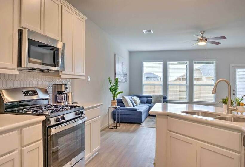 Family Friendly Home ~ 25 Mi To Dtwn Houston!