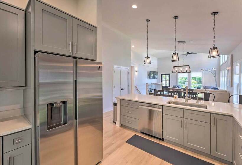 Fantastic House: Balcony, Steps To Lake Como!