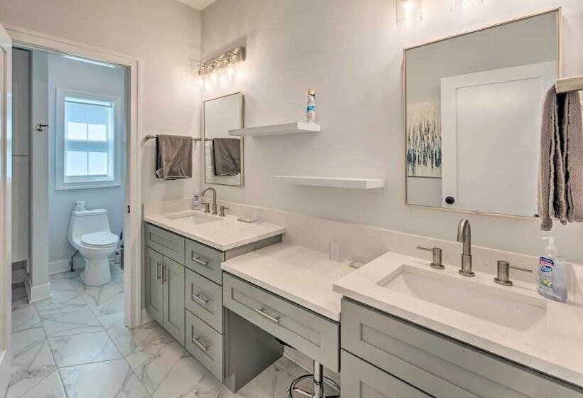 Fantastic House: Balcony, Steps To Lake Como!