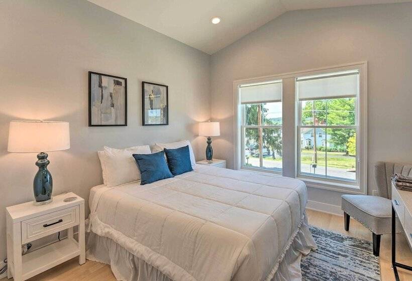 Fantastic House: Balcony, Steps To Lake Como!