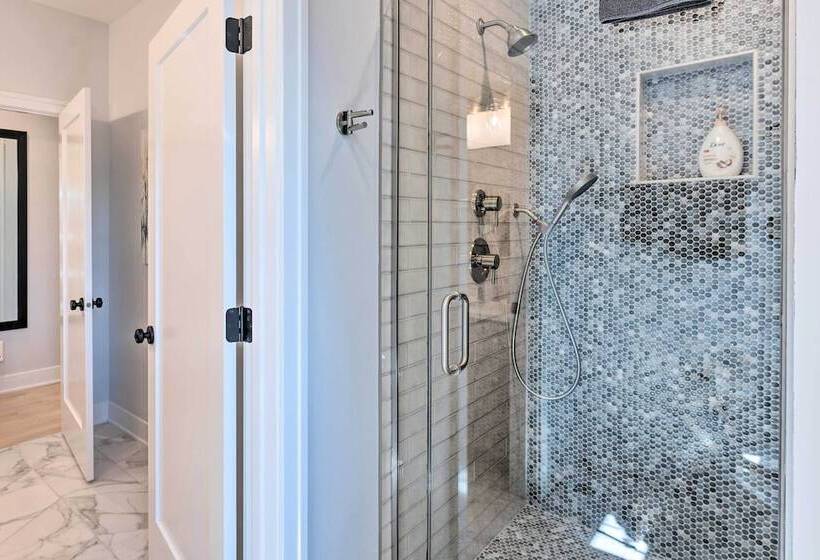 Fantastic House: Balcony, Steps To Lake Como!