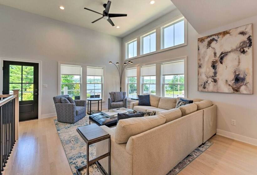 Fantastic House: Balcony, Steps To Lake Como!