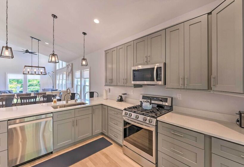 Fantastic House: Balcony, Steps To Lake Como!