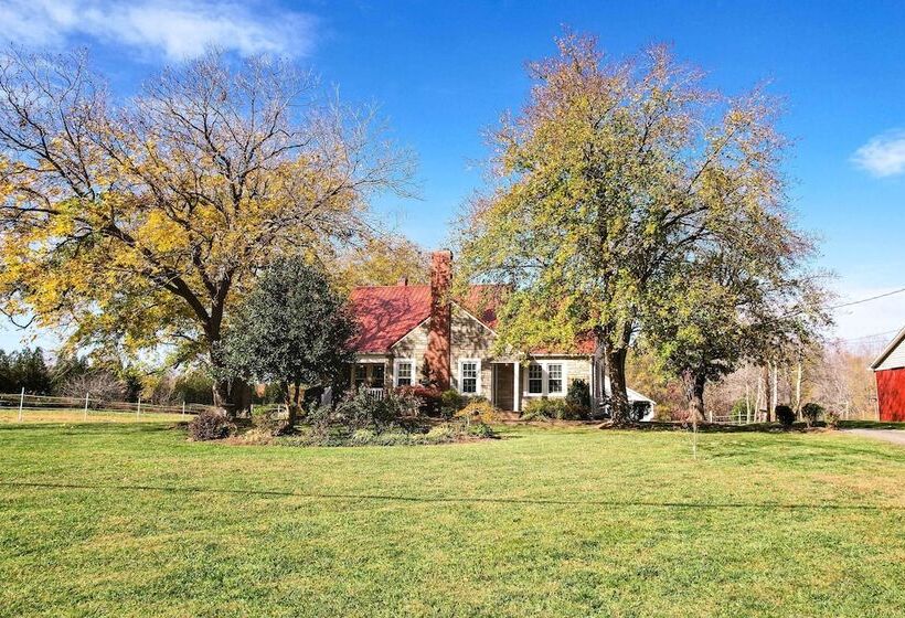 Farmhouse Cottage On 10 Acres: Trails On Site