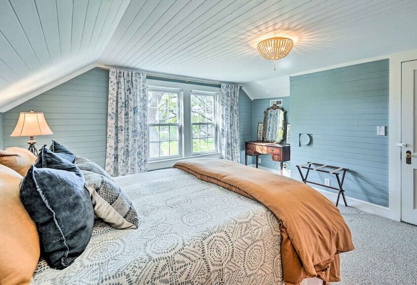 Farmhouse Cottage On 10 Acres: Trails On Site