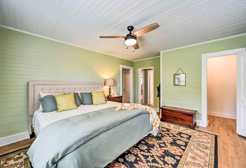 Farmhouse Cottage On 10 Acres: Trails On Site