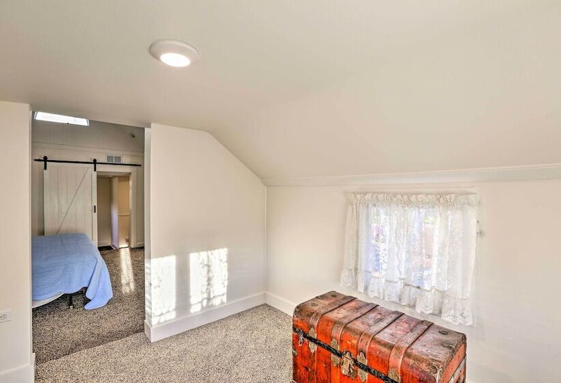 Ferndale Cottage On Private 20 Acre Farm!