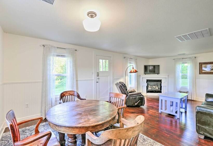 Ferndale Cottage On Private 20 Acre Farm!