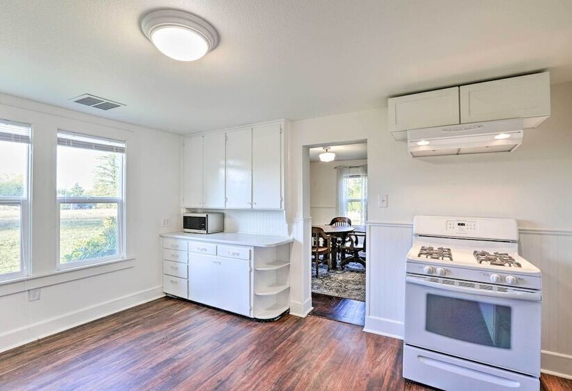 Ferndale Cottage On Private 20 Acre Farm!