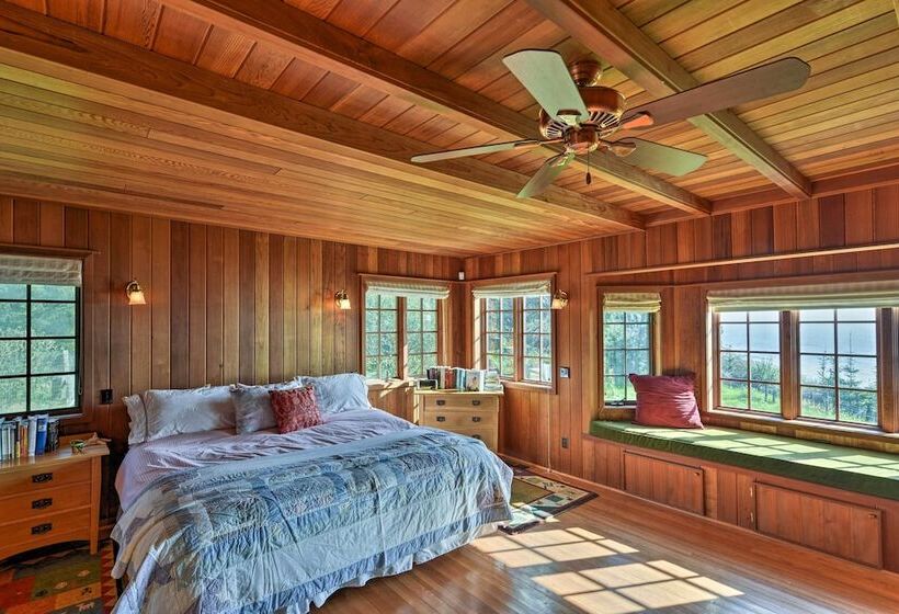 Forested Gold Beach House W/ Panoramic Ocean Views