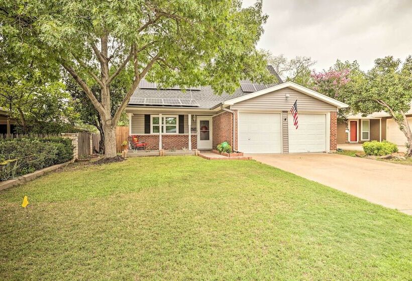Fort Worth Retreat W/ Fenced Yard & Fire Pit!