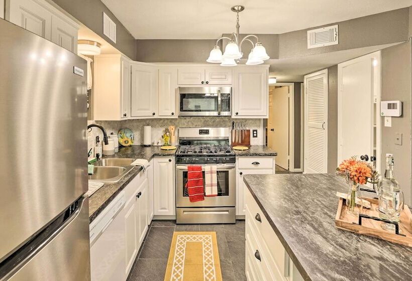 Fort Worth Retreat W/ Fenced Yard & Fire Pit!