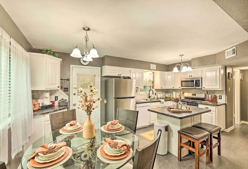 Fort Worth Retreat W/ Fenced Yard & Fire Pit!