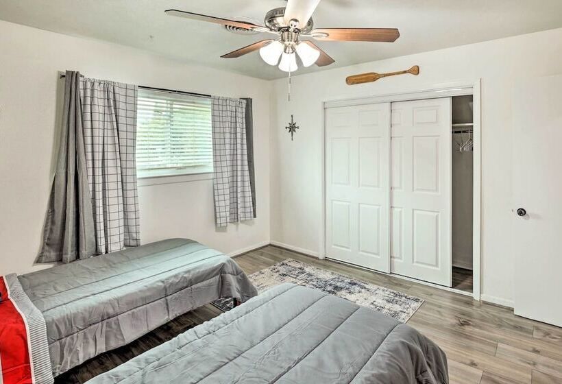 Fort Worth Retreat W/ Fenced Yard & Fire Pit!