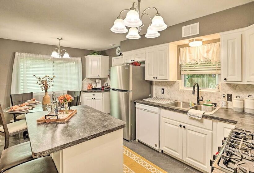 Fort Worth Retreat W/ Fenced Yard & Fire Pit!