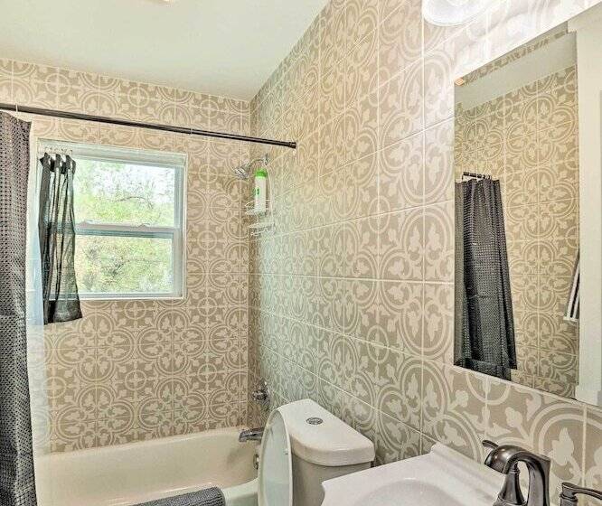 Fort Worth Retreat W/ Fenced Yard & Fire Pit!