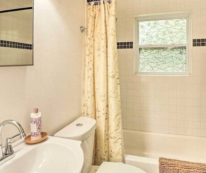 Fort Worth Retreat W/ Fenced Yard & Fire Pit!