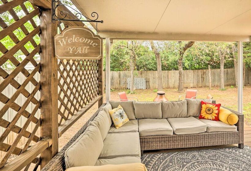 Fort Worth Retreat W/ Fenced Yard & Fire Pit!