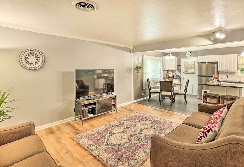 Fort Worth Retreat W/ Fenced Yard & Fire Pit!