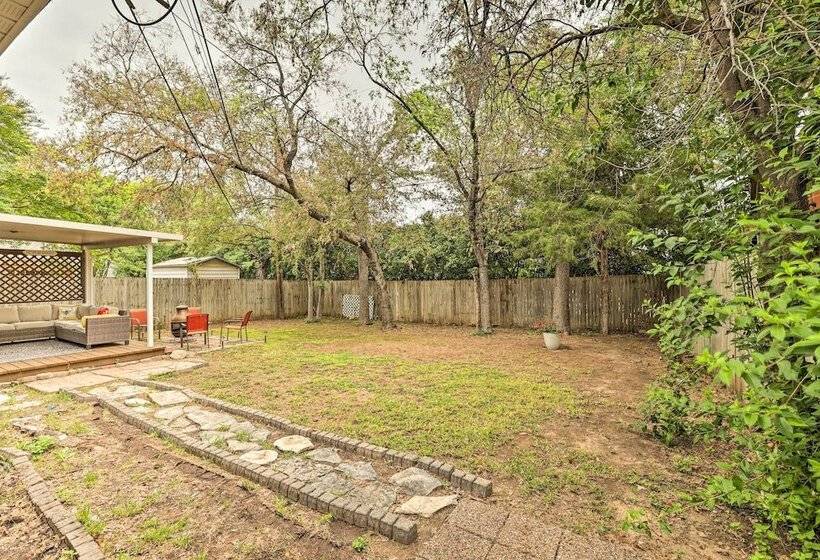 Fort Worth Retreat W/ Fenced Yard & Fire Pit!
