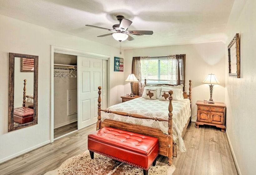 Fort Worth Retreat W/ Fenced Yard & Fire Pit!