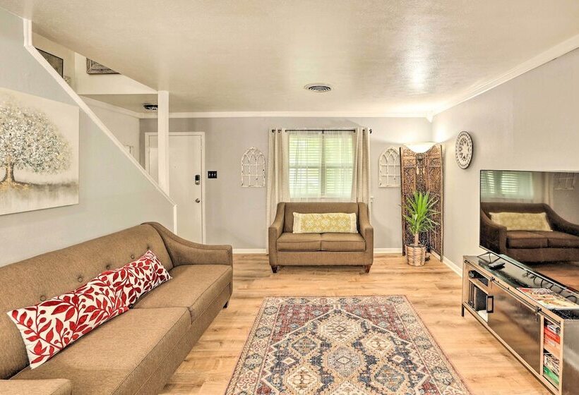 Fort Worth Retreat W/ Fenced Yard & Fire Pit!