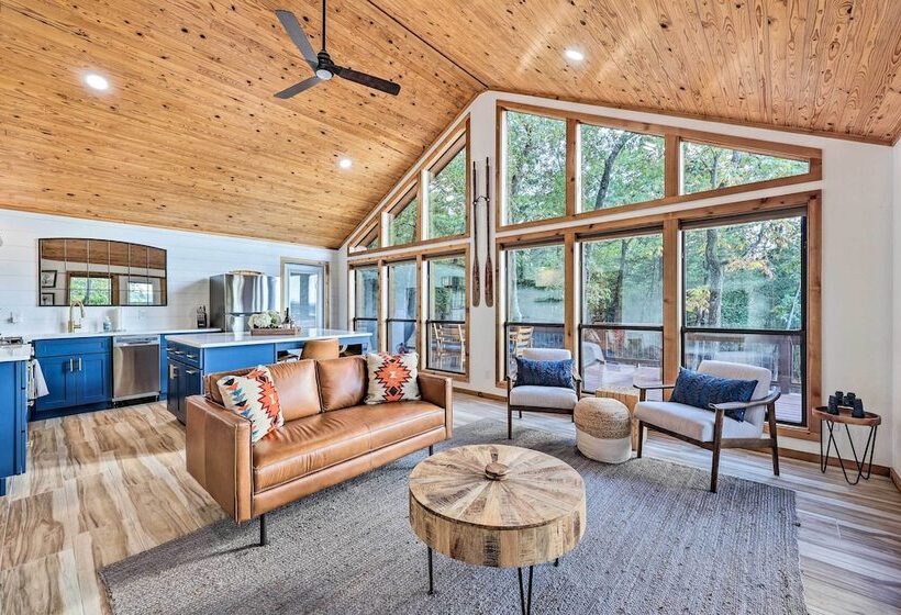 Foxtail  Cabin Retreat: Steps To Beaver Lake!